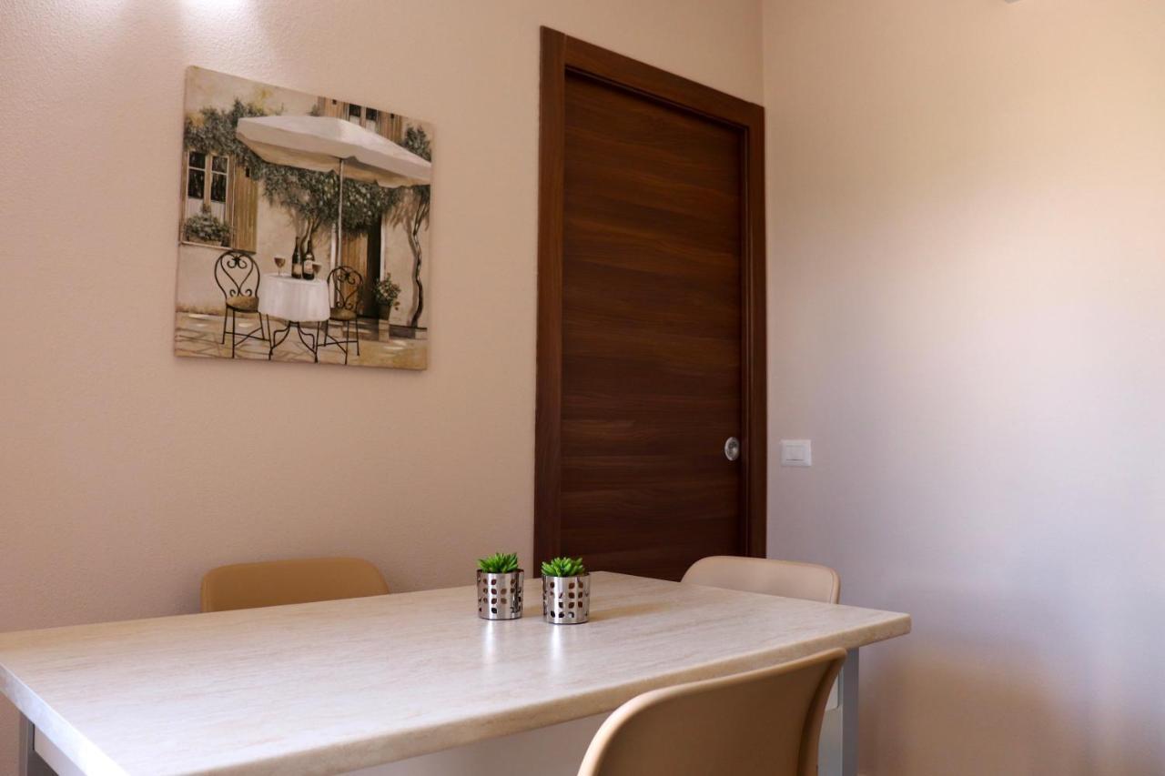 13 Garden Rooms Όλμπια Εξωτερικό φωτογραφία